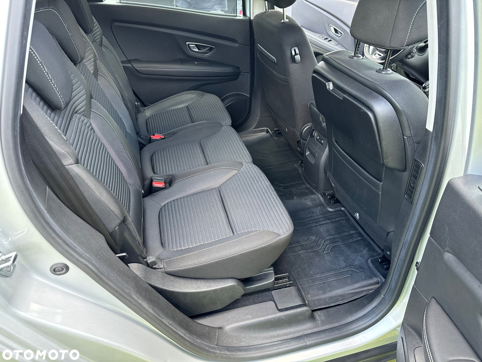 Renault Grand Scenic BLUE dCi 120 LIMITED - 32