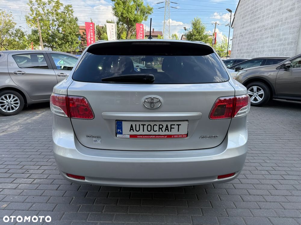 Toyota Avensis 1.8 Sol NAVI - 31