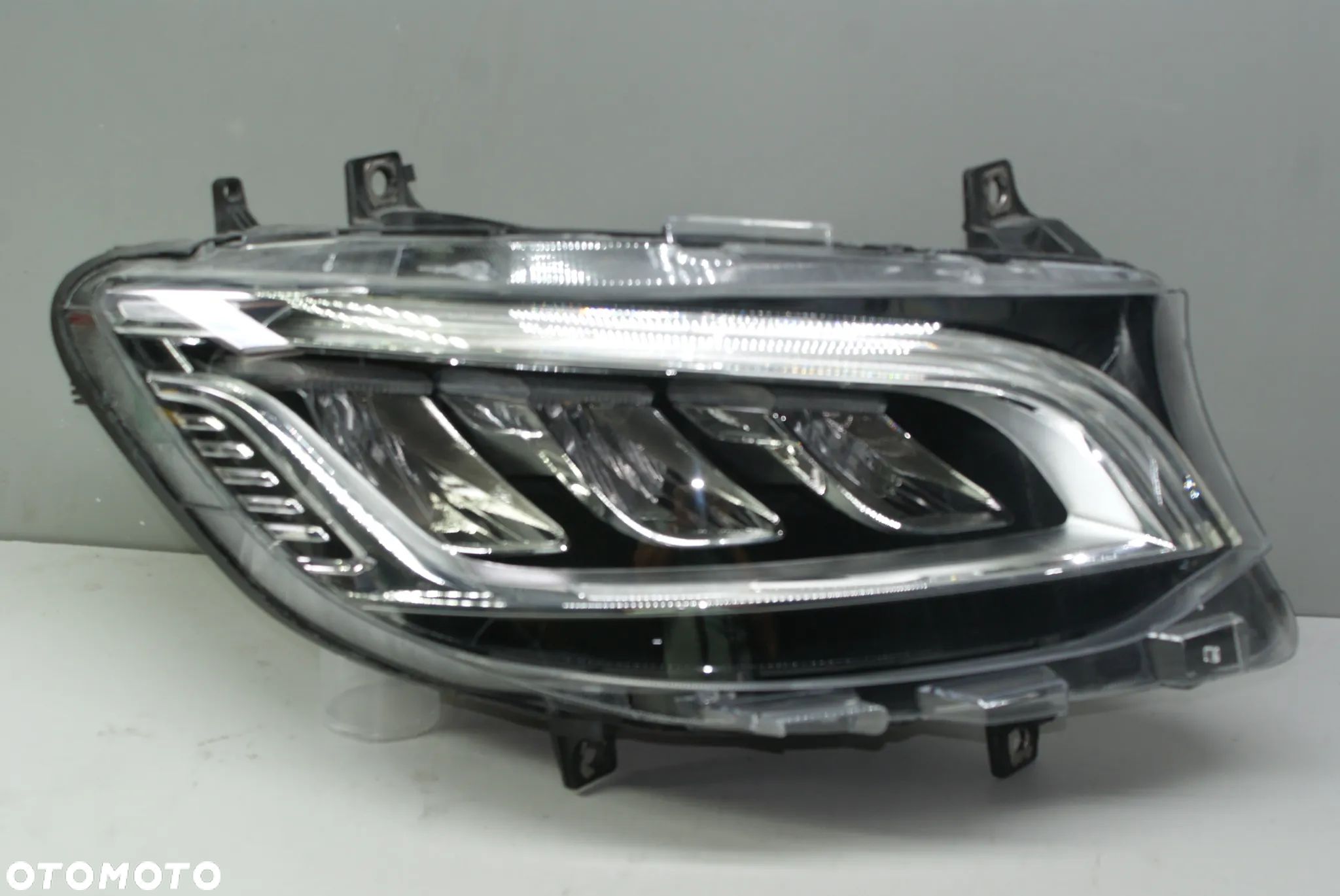 Lampa przednia Mercedes sprinter W907 led - 1