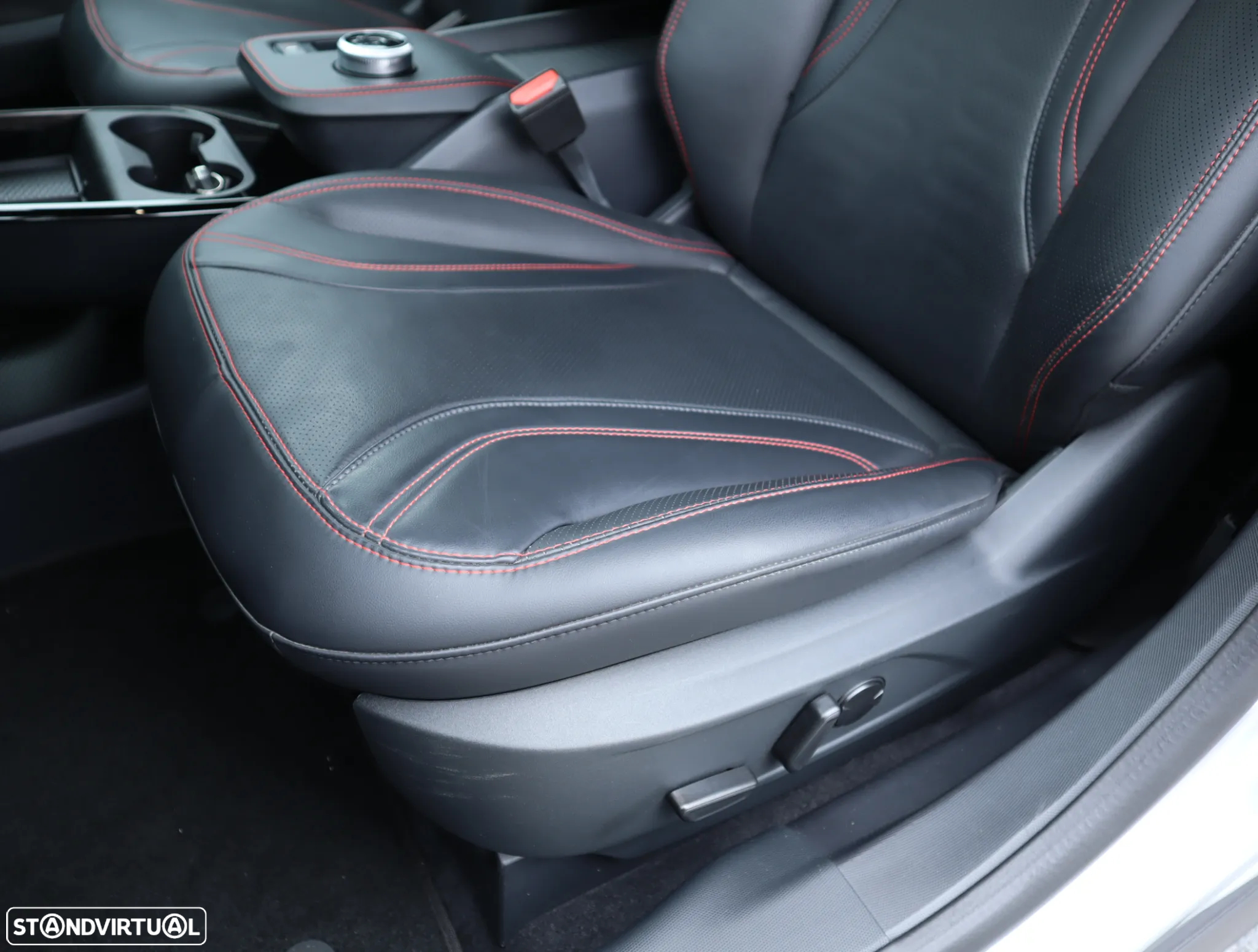 Ford Mustang Mach-E 75.7 kWh Premium AWD - 30