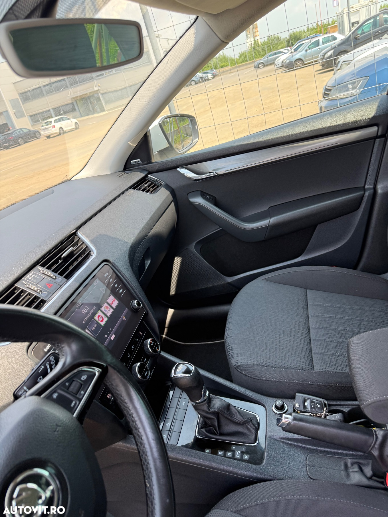 Skoda Octavia Combi 2.0 TDI DSG Style - 19