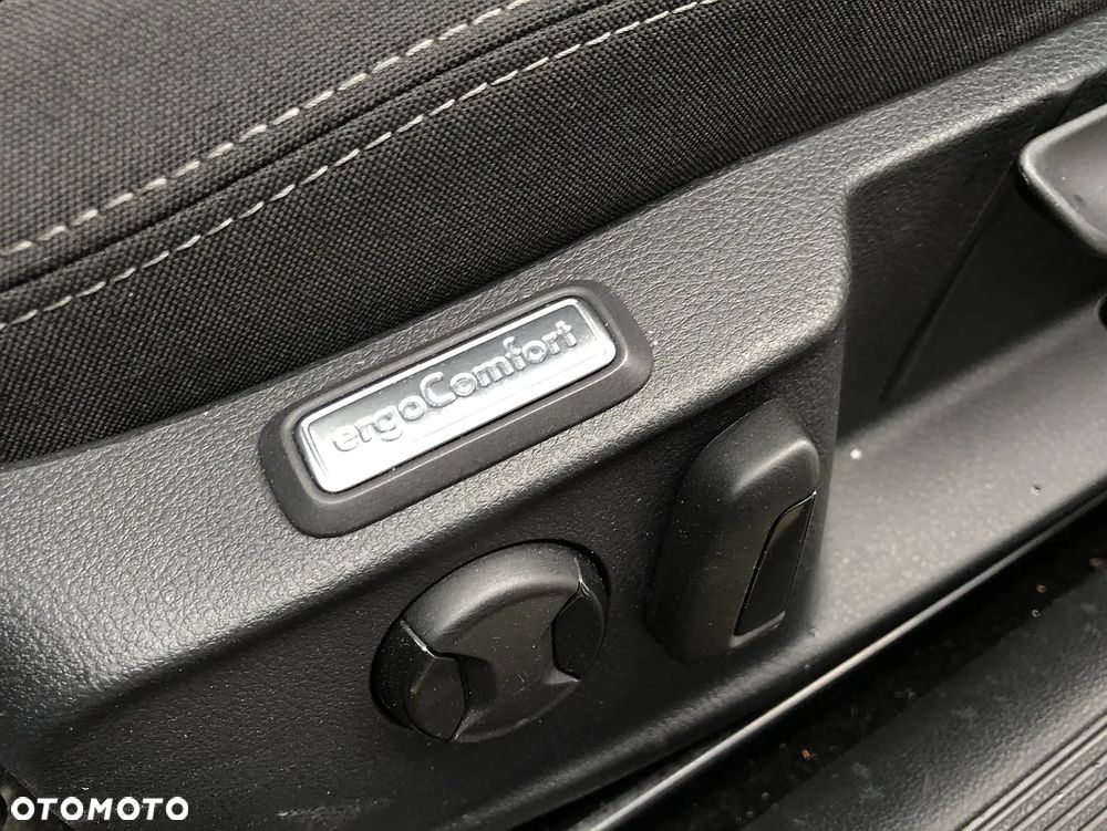 Volkswagen Passat Variant 2.0 TDI EVO Business DSG - 27