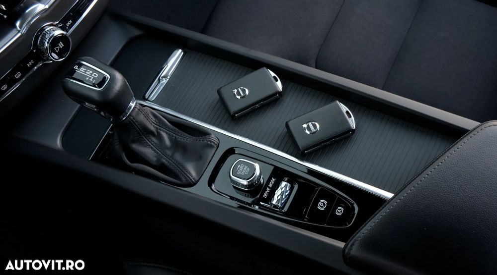 Volvo XC 60 D4 AWD Momentum - 24