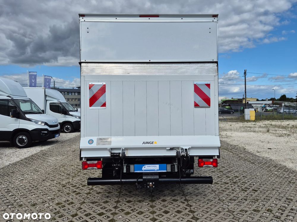 Iveco Daily 35C16, kontener 8PAL 4.38m x 2.12m x 2.13m, winda, klimatyzacja, bliźniaki, HAK 3.5T - 7