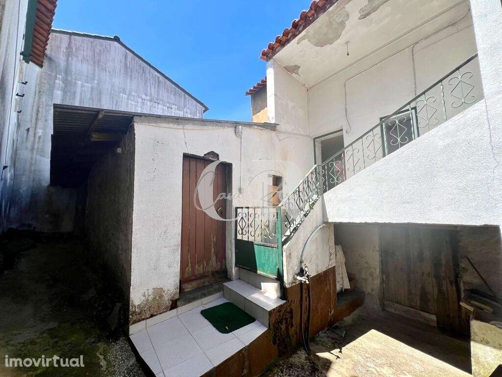 Moradia com logradouro no centro de Chimpeles - Figueiró dos Vinhos - Grande imagem: 4/53