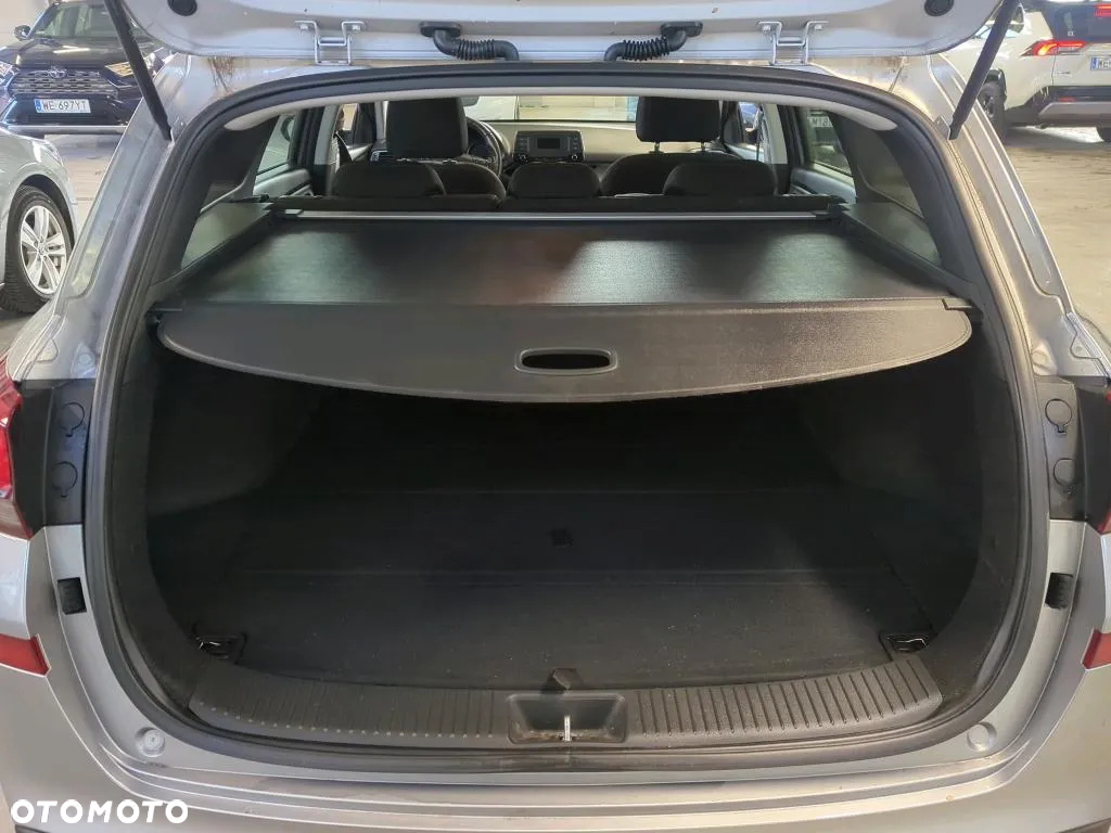 Hyundai i30 1.5 DPI Classic + - 12