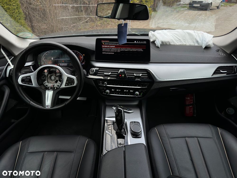 BMW Seria 5 520i mHEV - 14