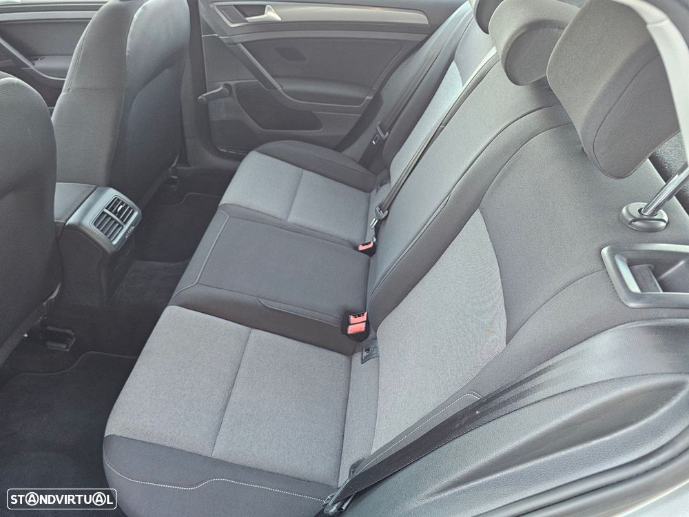 VW Golf 1.6 TDI Confortline - 26