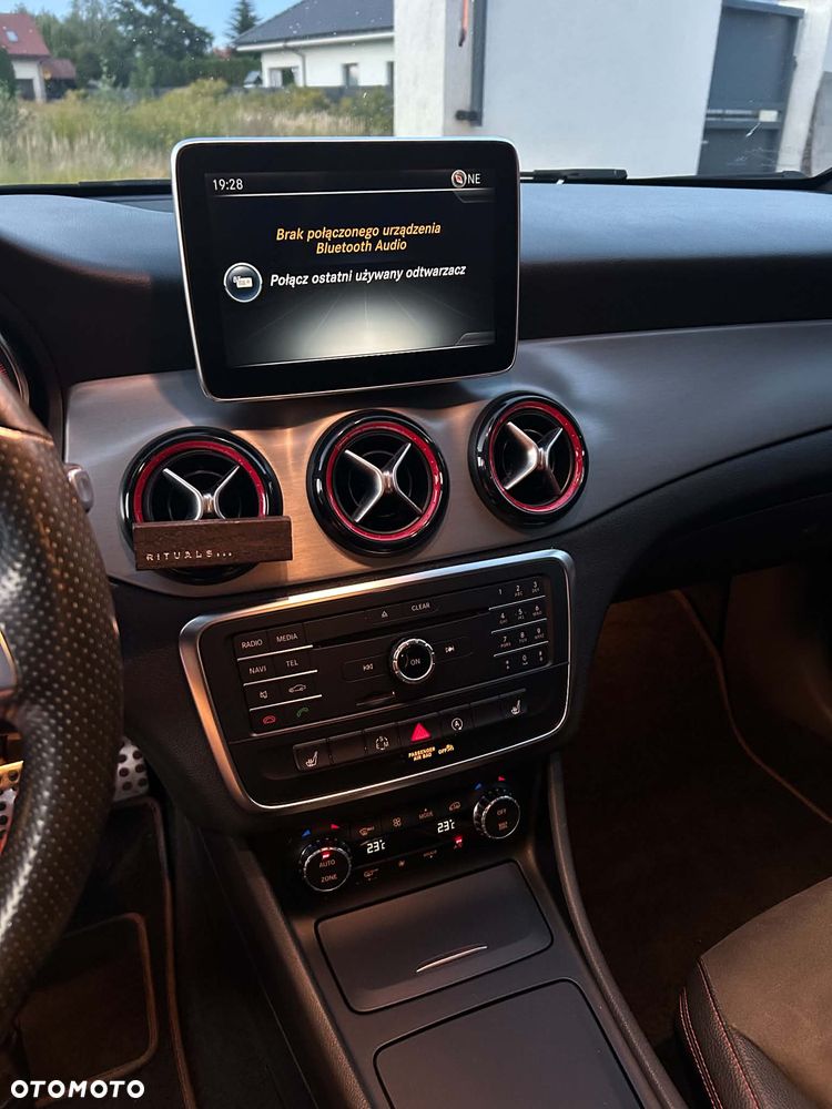 Mercedes-Benz CLA 250 Sport 7G-DCT - 18