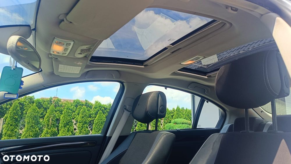 Renault Laguna dCi 110 FAP Bose Edition - 8