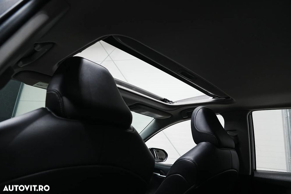 Toyota Camry Luxury - 17