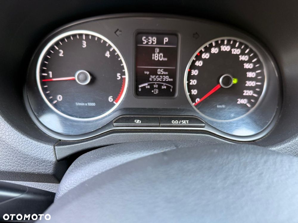 Volkswagen Amarok - 12