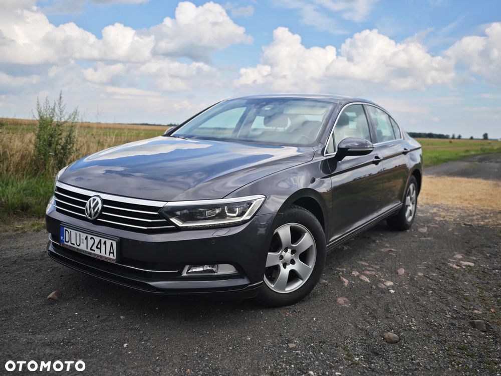 Volkswagen Passat - 4