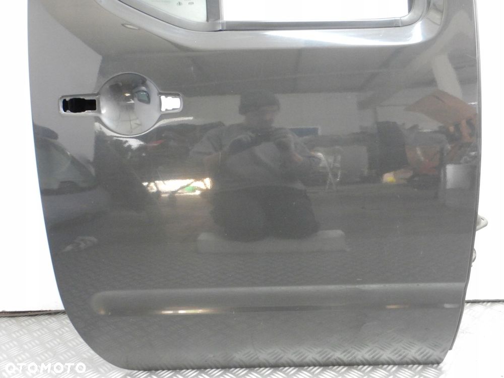 Drzwi tylne prawe tył Nissan Navara III D40 2006-2014 Kombi CZARNE - 2