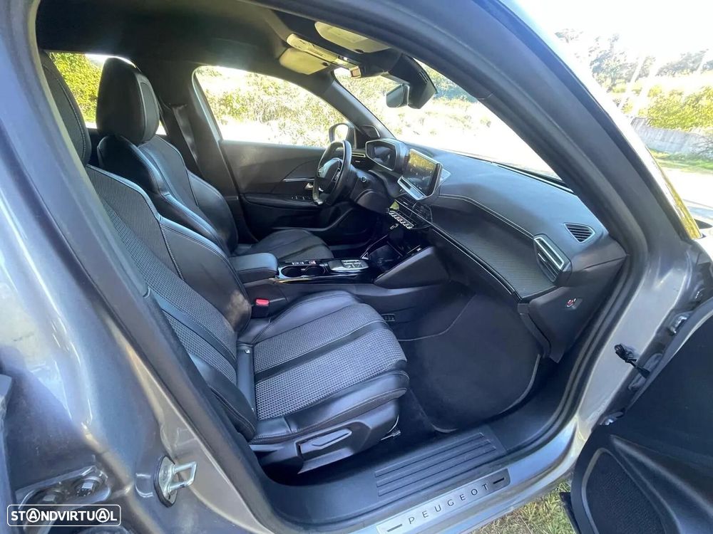 Peugeot e-2008 50 kWh GT - 10