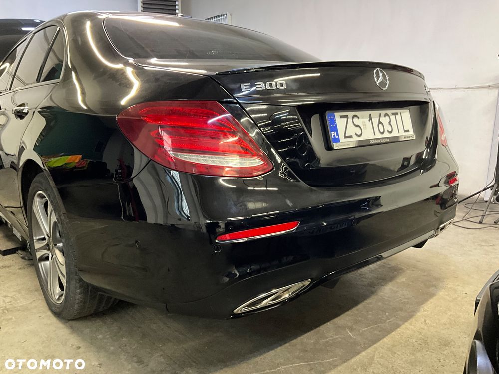 Mercedes-Benz Klasa E 300 9G-TRONIC - 13
