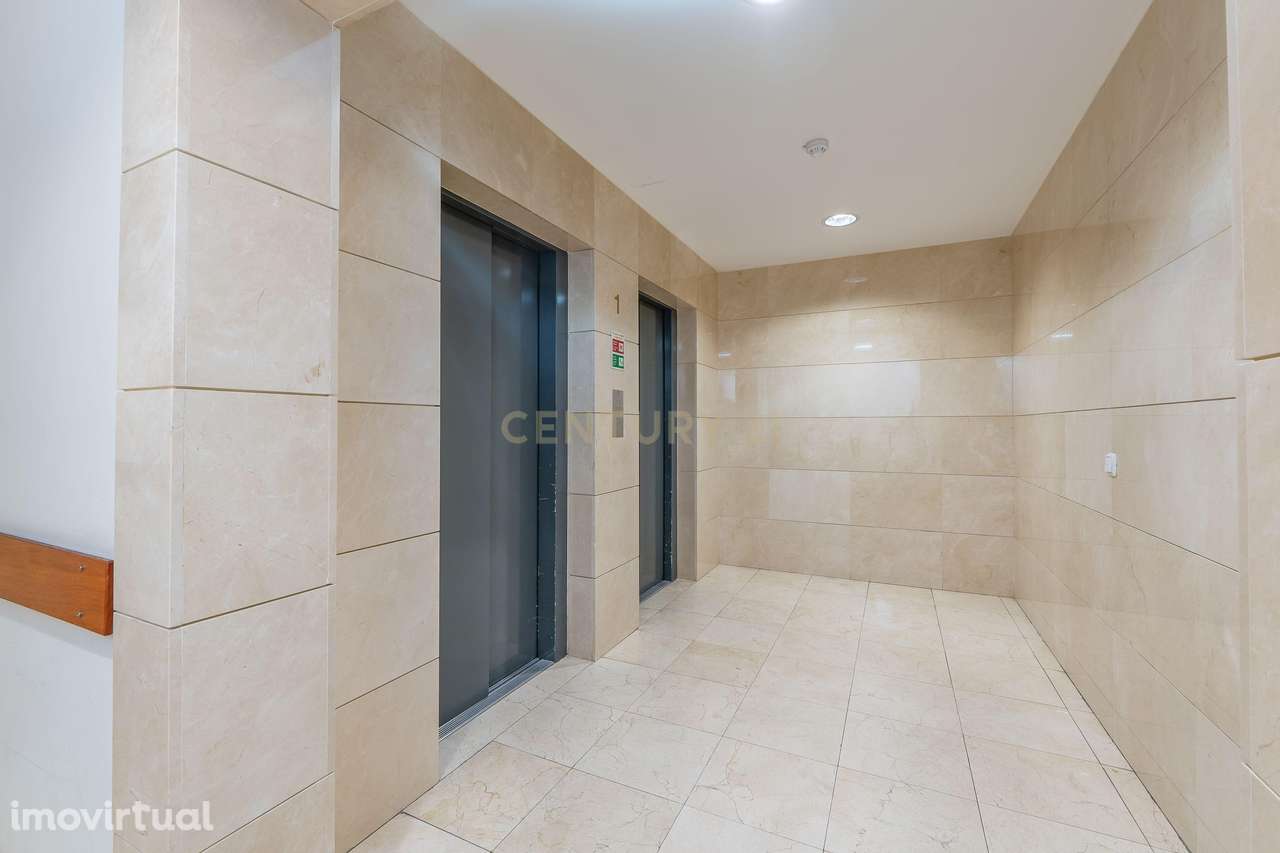 T1 Mobilado c/ Terraço - Metro Cabo Ruivo (Acesso pelo Condomínio) Par - Grande imagem: 4/23