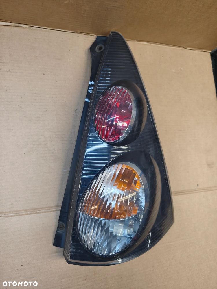 LAMPA TYŁ TYLNA PRAWA PEUGEOT 107 - 2
