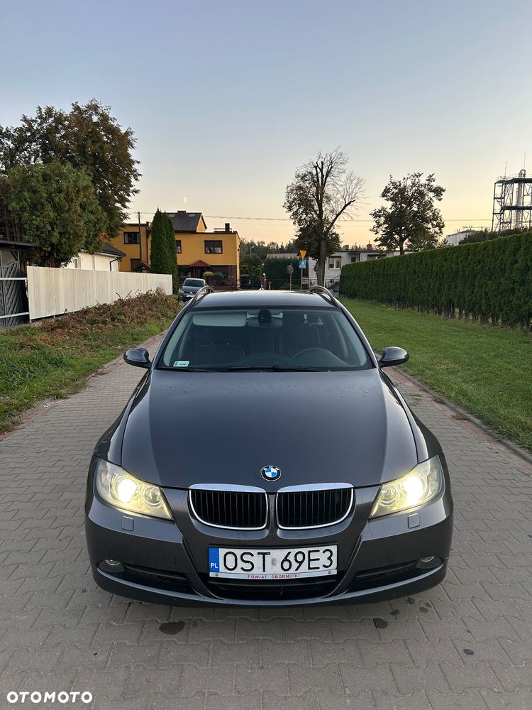 BMW Seria 3 320i Touring - 1