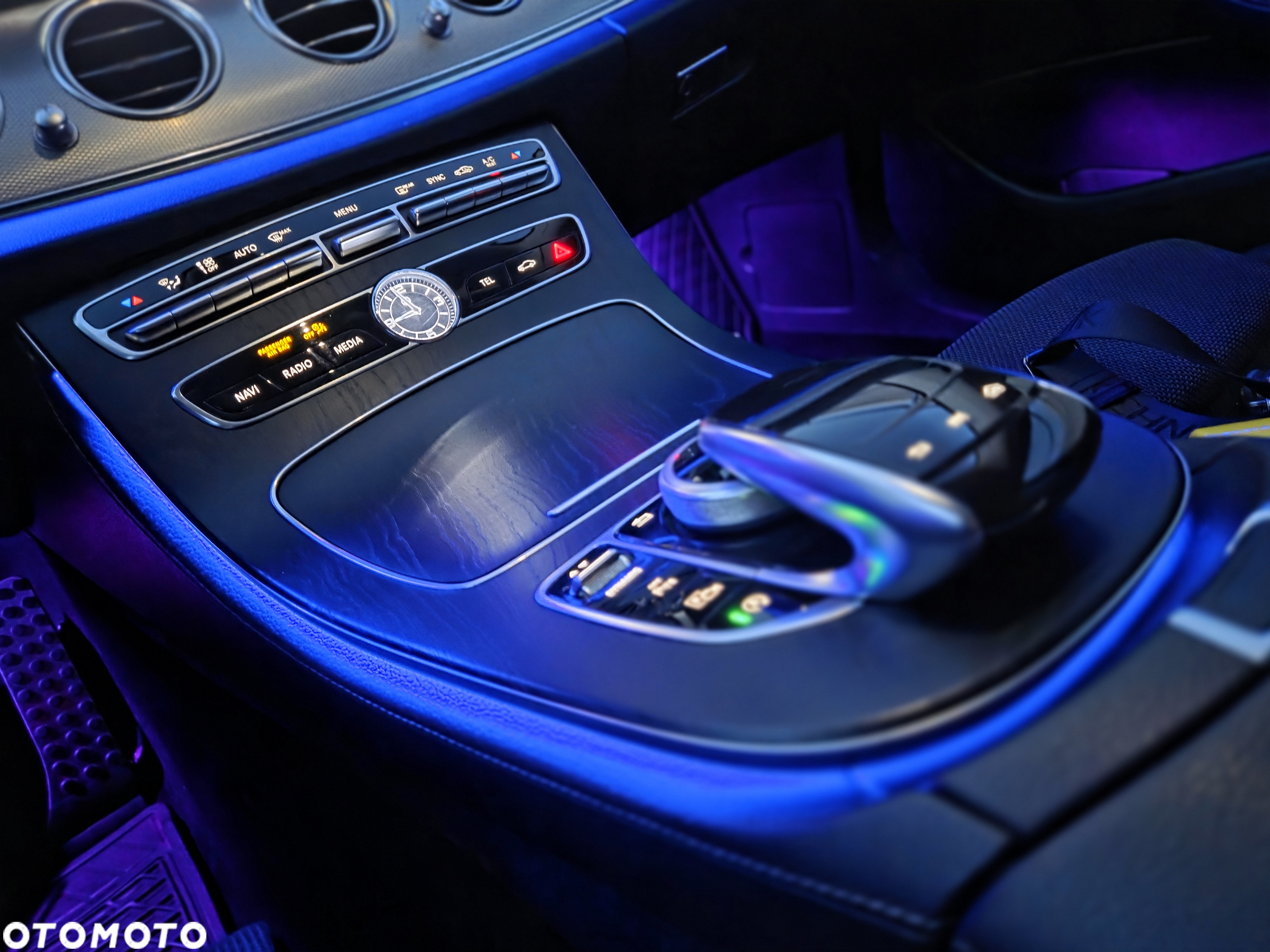 Mercedes-Benz Klasa E 220 d T 9G-TRONIC Exclusive - 30