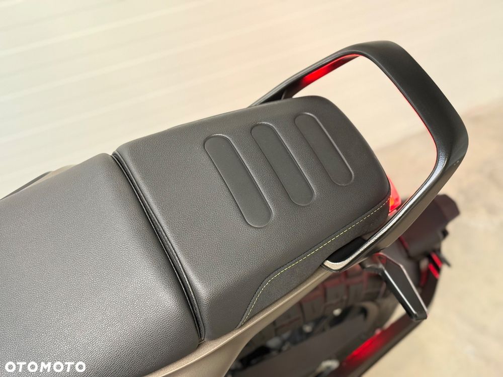 Husqvarna Svartpilen - 30