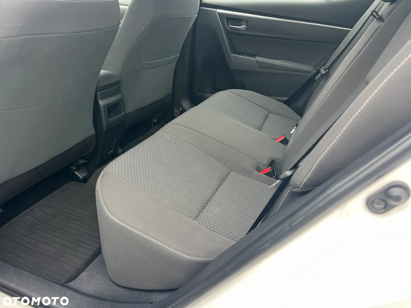 Toyota Corolla 1.6 Classic Plus - 32