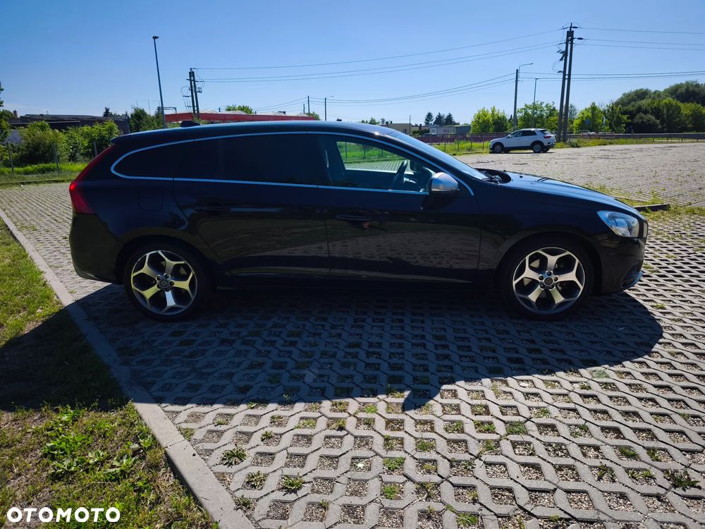Volvo V60 D3 R-Design - 11