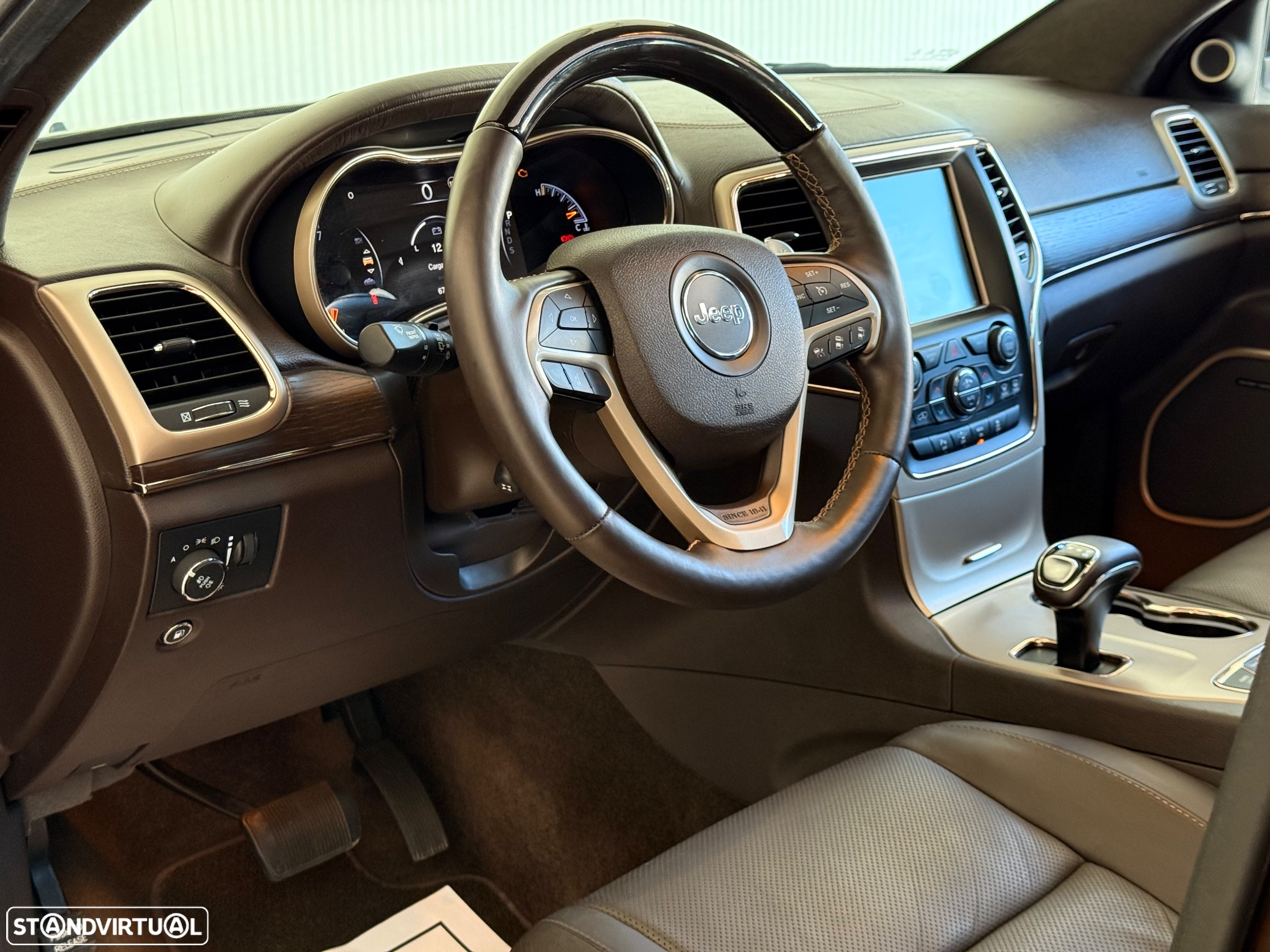 Jeep Grand Cherokee 5.7 V8 HEMI 4WD Auto Summit - 24