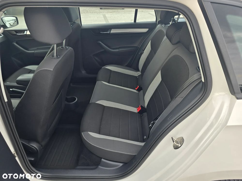 Skoda RAPID - 25