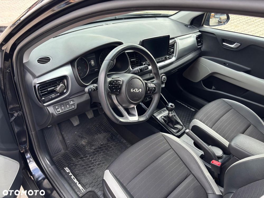 Kia Stonic 1.2 L - 8