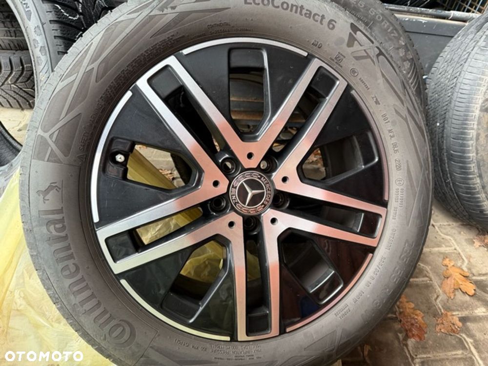 Mercedes-Benz GLA - 24