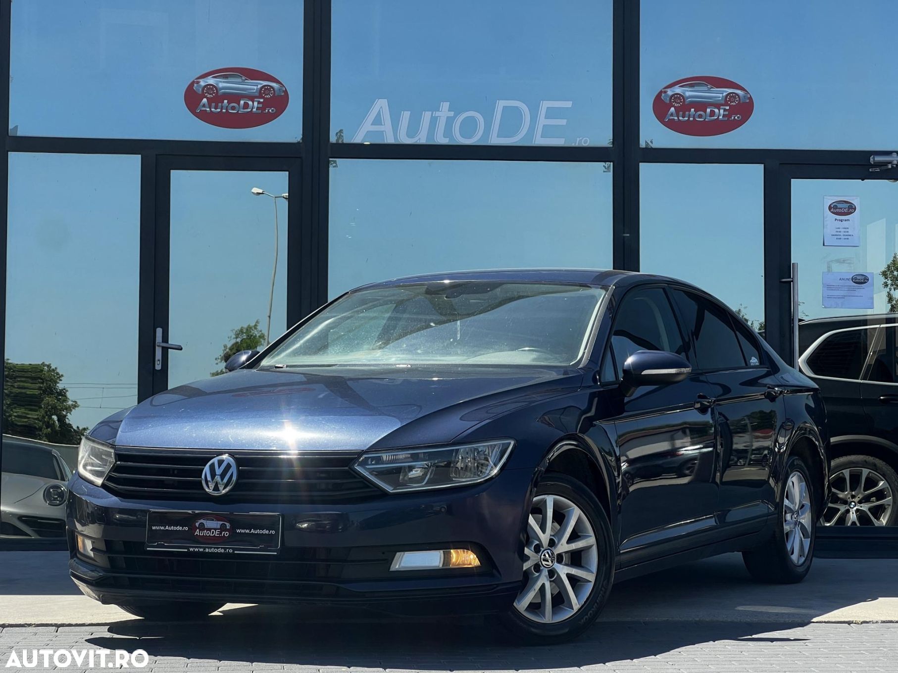 Volkswagen Passat - 1