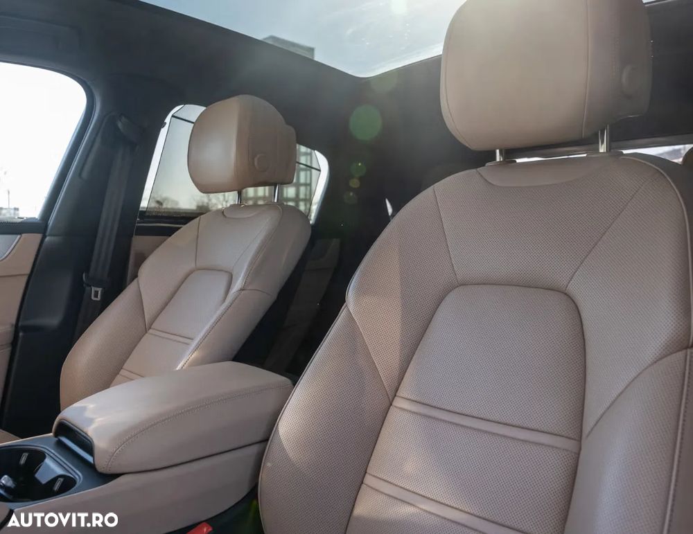 Porsche Cayenne Coupe E-Hybrid - 9