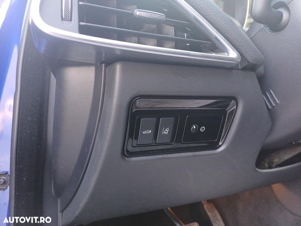 Jaguar XE 2.0 AWD R-Sport - 10