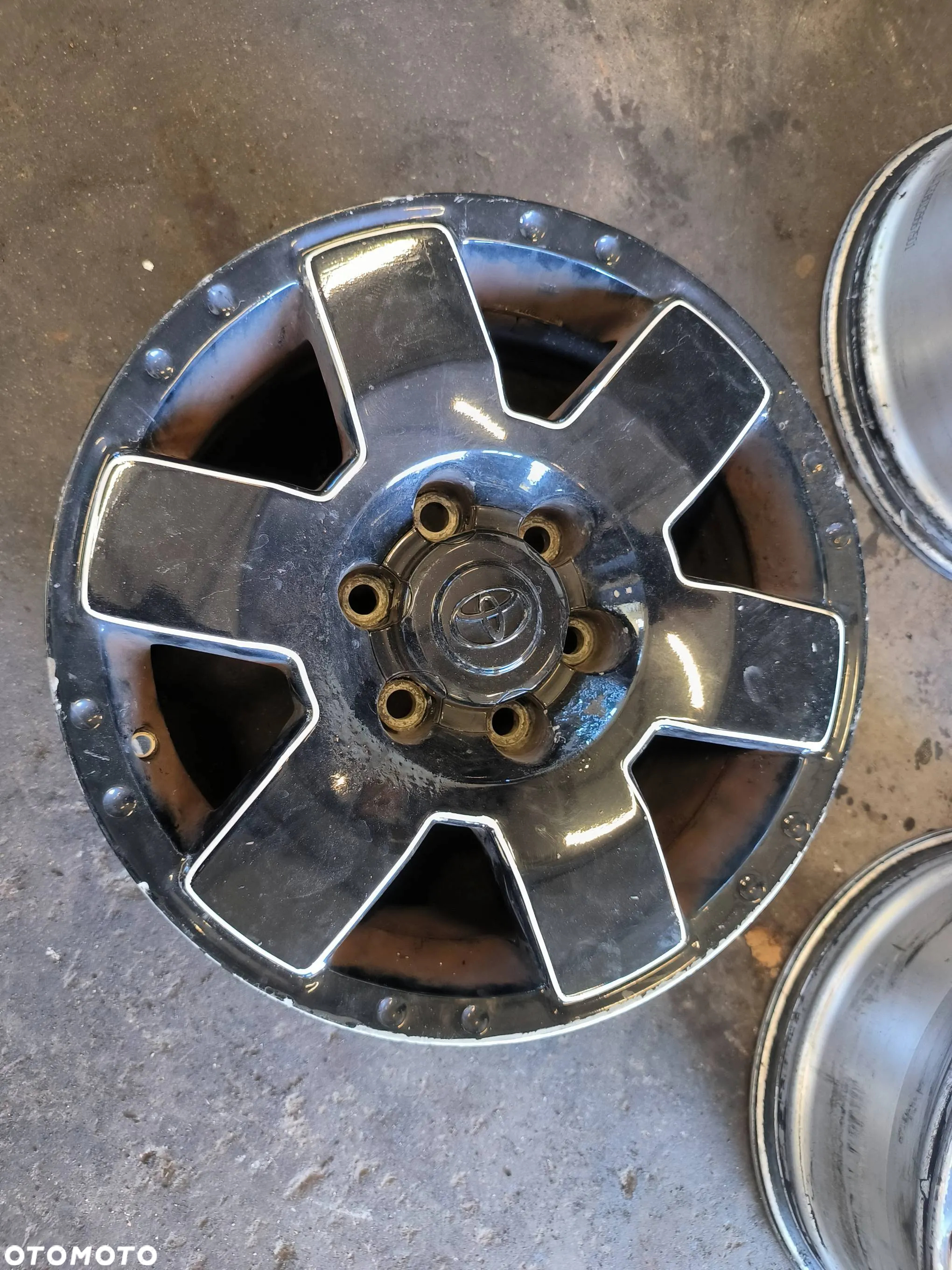 Felgi aluminiowe R17 6x139.70 Kita Toyota FJ cruiser 4.0 V6 2007 - 2