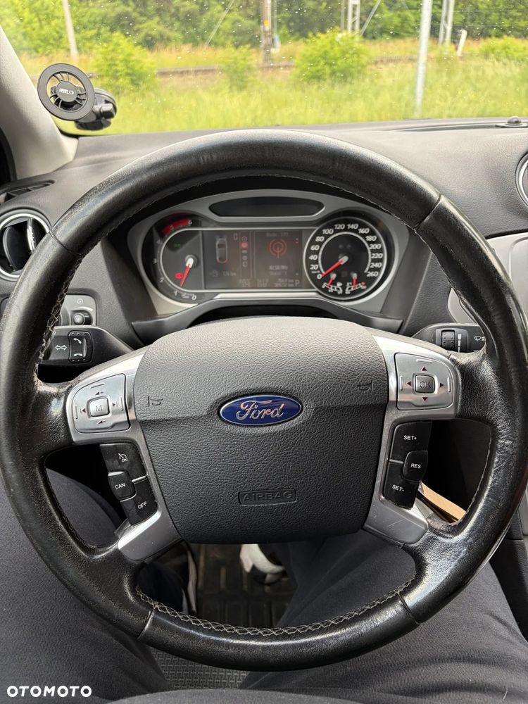 Ford Mondeo - 35