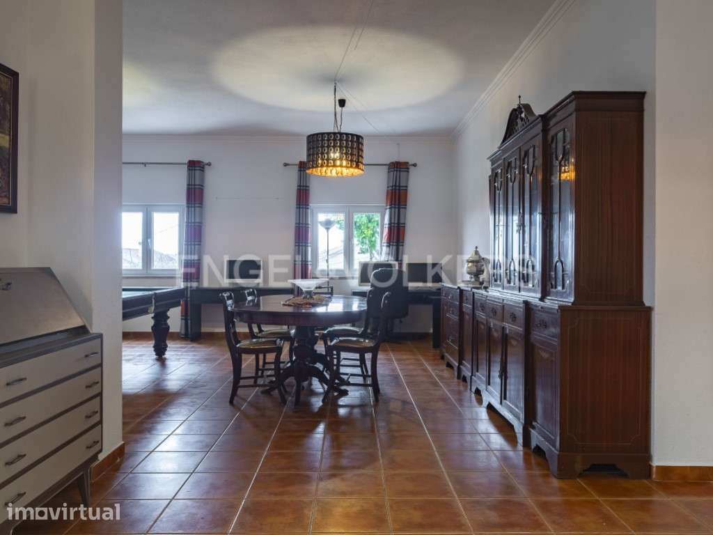 Moradia T5+1 em Porto Salvo: Espaço, Versatilidade e Exclusividade - Grande imagem: 3/40