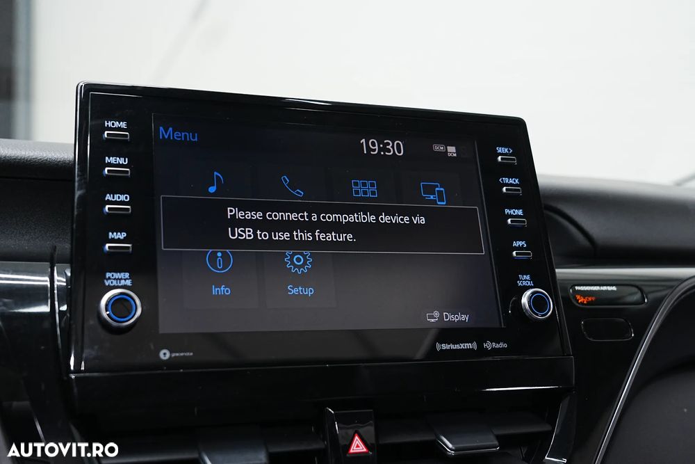 Toyota Camry Luxury - 32