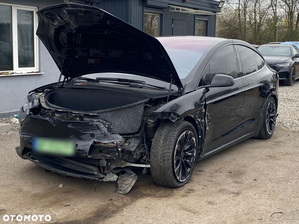 Tesla Model X - 10