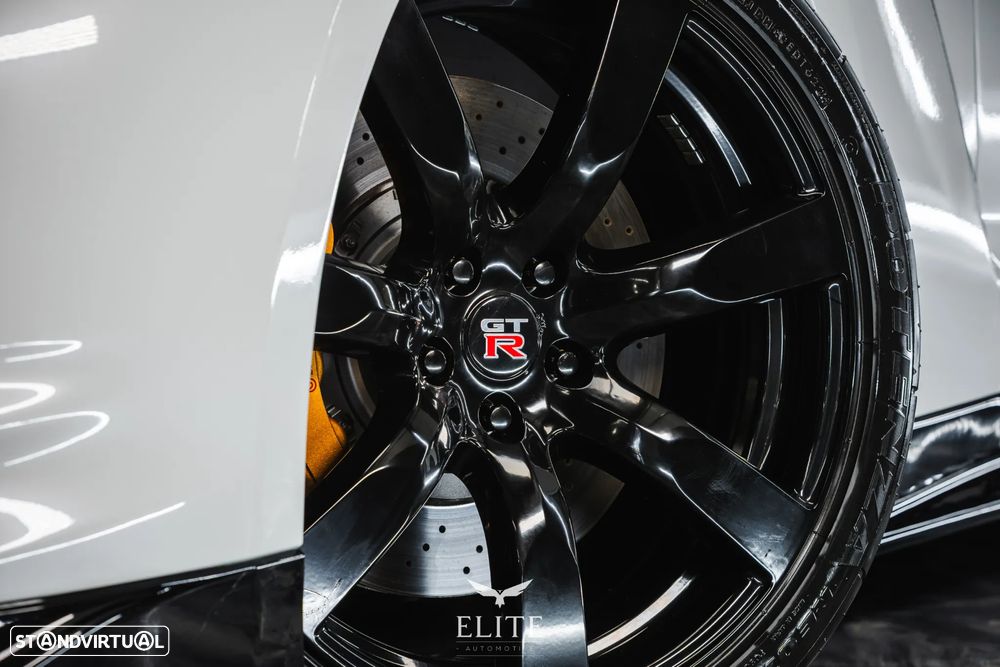 Nissan GT-R Premium Edition - 6