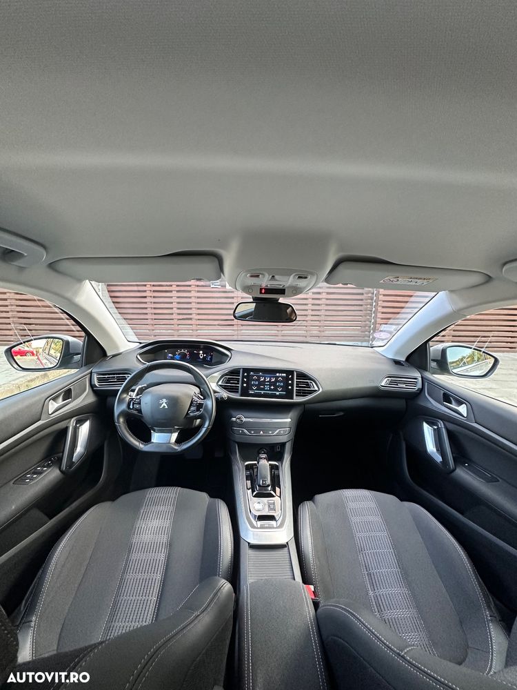 Peugeot 308 PureTech 130 GPF EAT8 Stop & Start Allure Business-Paket - 25