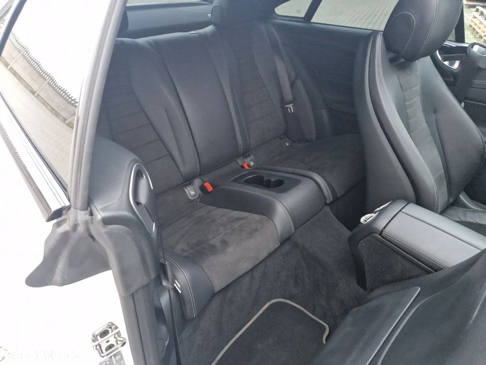 Mercedes-Benz Klasa E 220 d Coupe 4-Matic 9G-TRONIC - 9