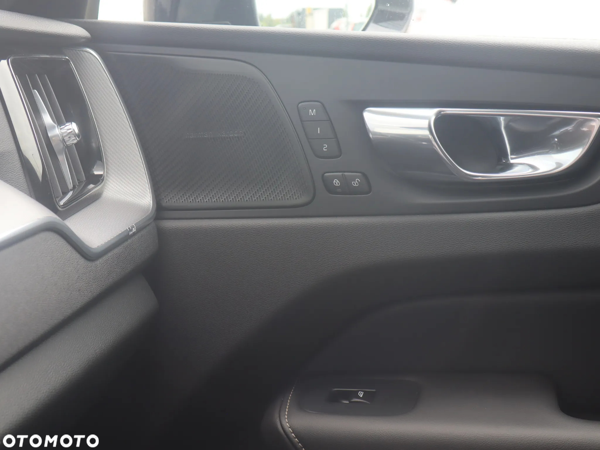 Volvo XC 60 B5 D AWD R-Design - 28