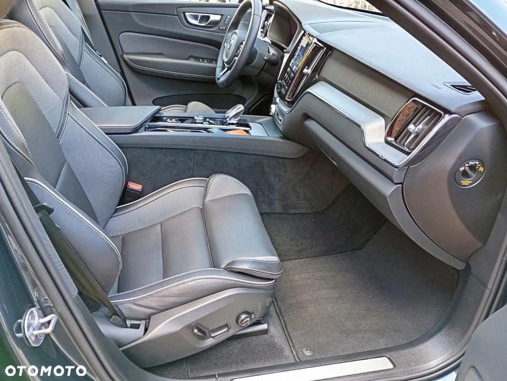 Volvo XC 60 B5 B AWD Plus Dark - 7