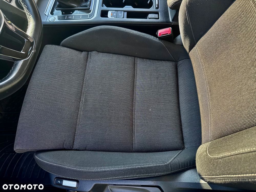Volkswagen Passat 2.0 TDI SCR DSG Trendline - 32