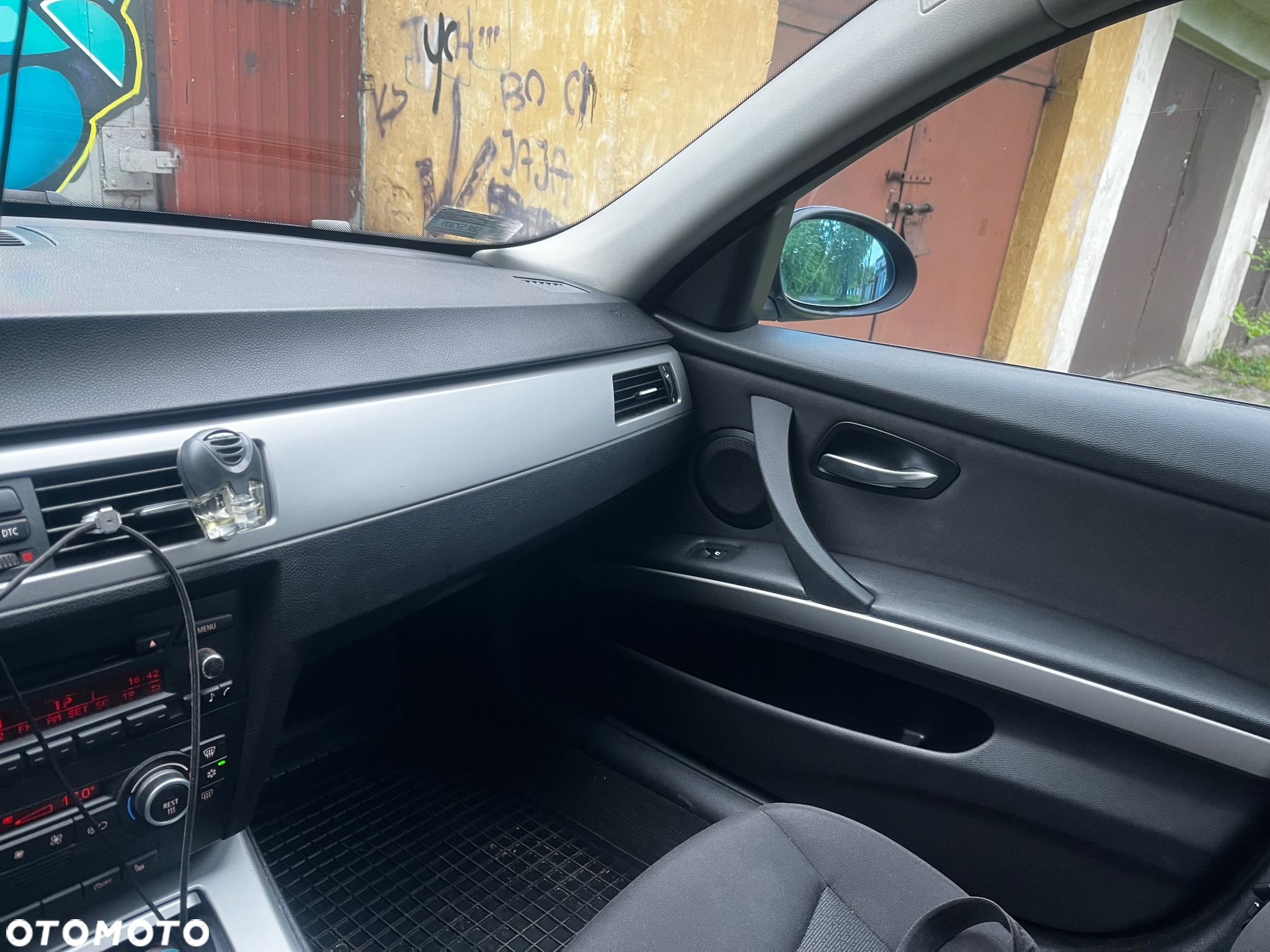 BMW Seria 3 318i - 9