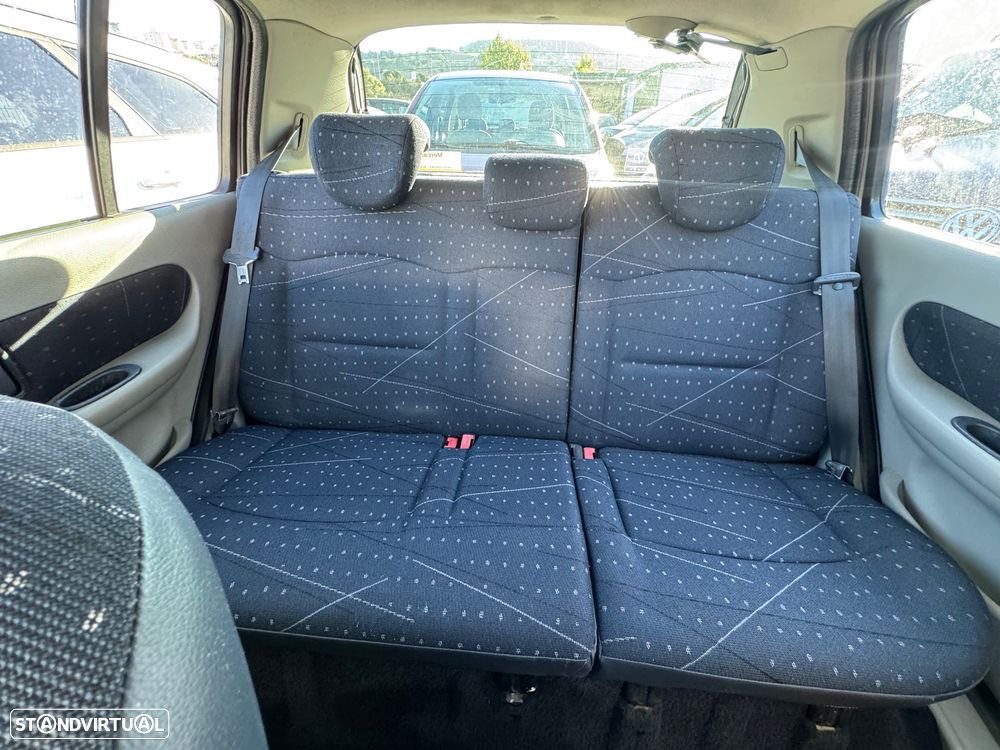 Renault Clio 1.2 16V Expression - 9