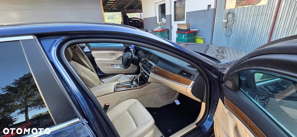 BMW Seria 5 535i xDrive - 24