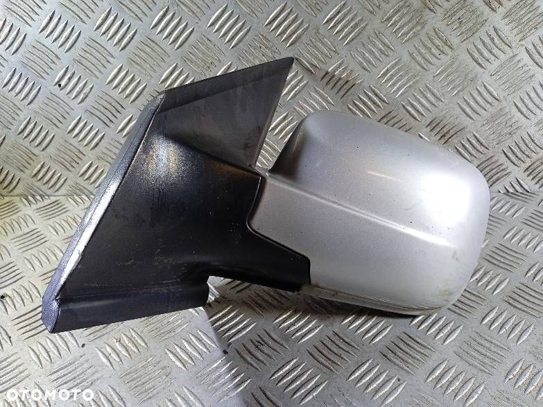 LUSTERKO LEWE MERCEDES-BENZ VANEO - 2