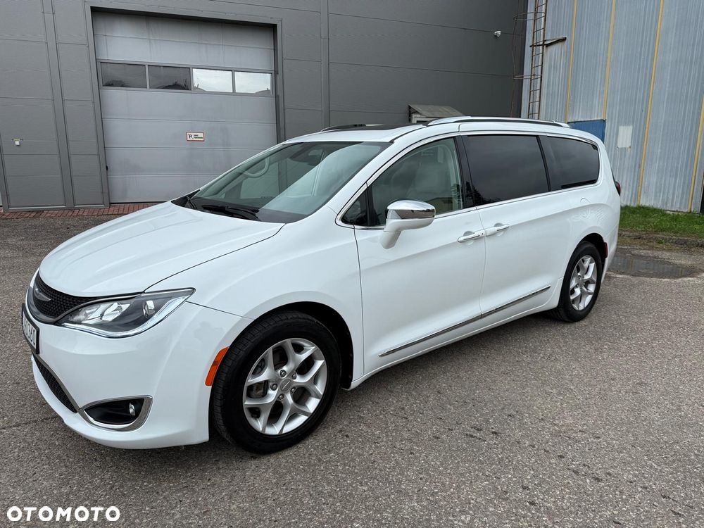 Chrysler Pacifica - 1
